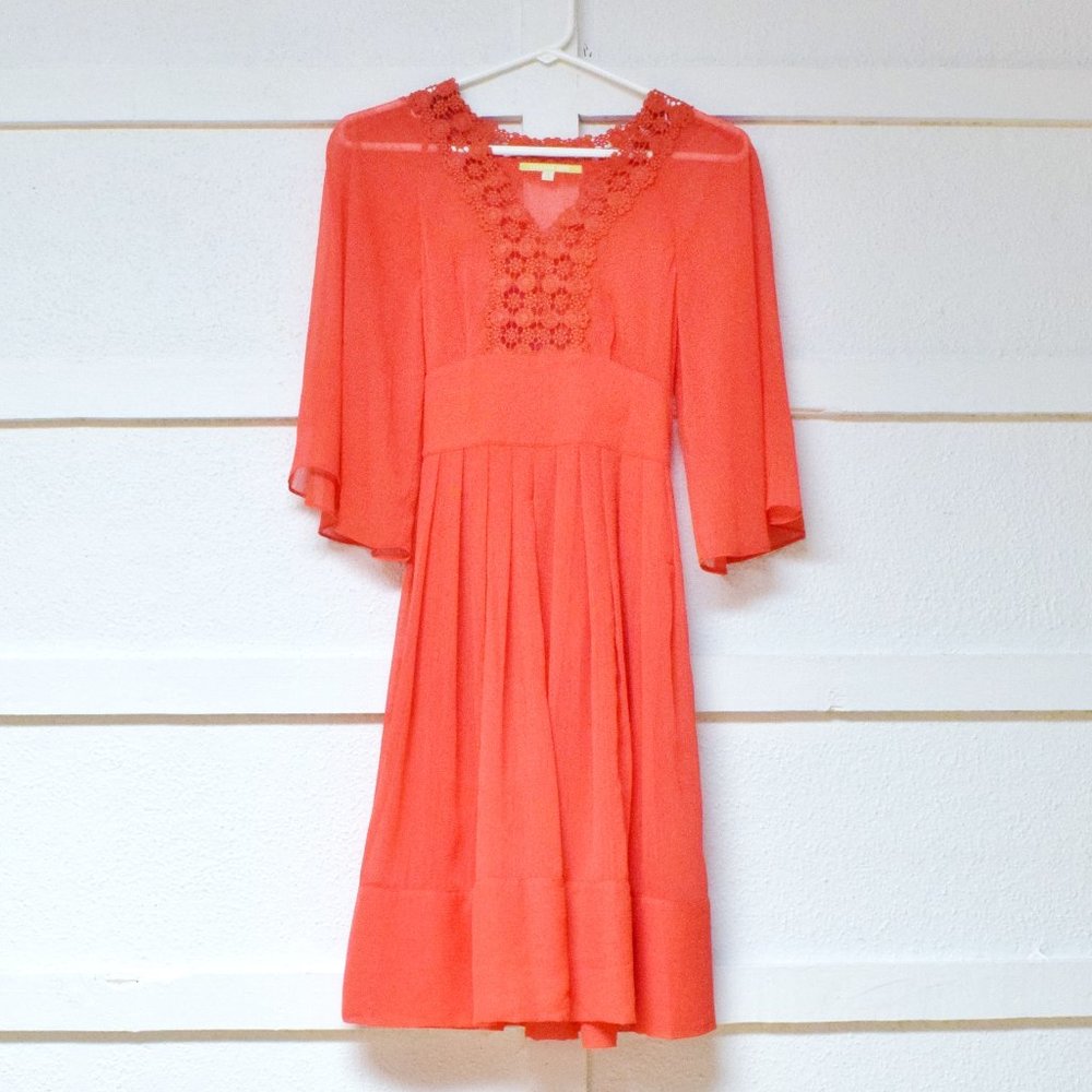 NWT GIANNI BINI Barbara Coral Hibiscus Crochet Trim Sheer Flowy Chiffon Dress